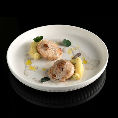 Куриные котлетки с картофельным пюре и трюфельным соусом в Западный сад ! по цене 750 ₽