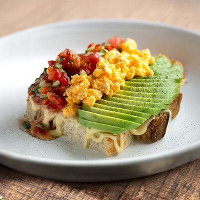 Хлеб на закваске, авокадо, болтунья, овощи в Айна по цене 860 ₽