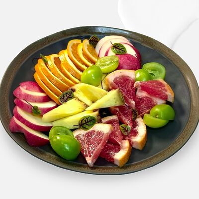 Фруктовая нарезка в Caviar по цене 760 ₽