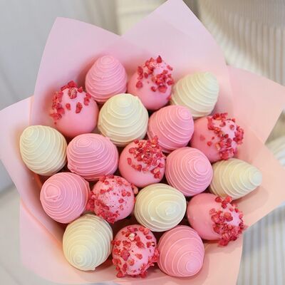 Букет из клубники в шоколаде Princess S в Berry Present по цене 2890 ₽