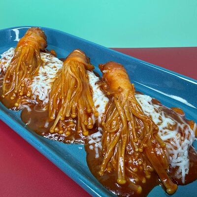 Токпокки с грибами Эноки в жгучем соусе в Korean Chick по цене 797 ₽