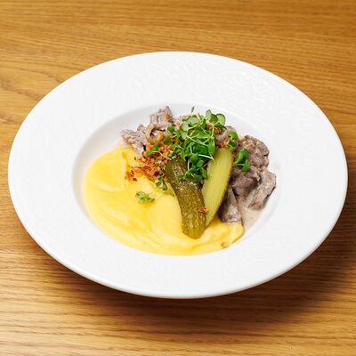 Бефстроганов с грибами и картофельным пюре в Sota по цене 1202 ₽