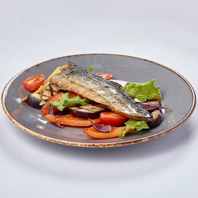 Скумбрия с овощами в Корчма по цене 420