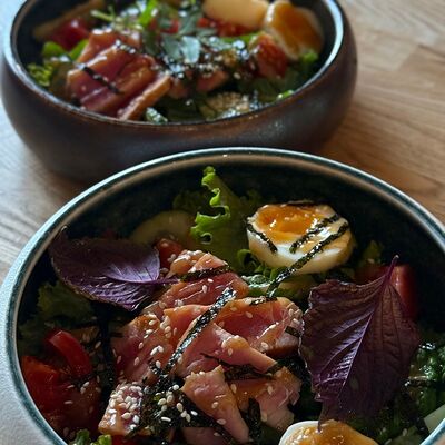 Салат с тунцом и миксом салата 220гр в Polla Vina по цене 580 ₽