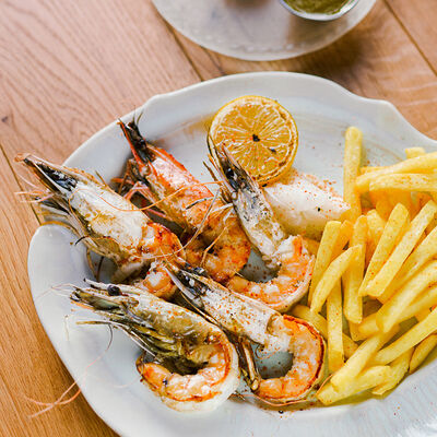 Тигровые креветки, картофель фри, чимичурри в Кусто по цене 1790 ₽