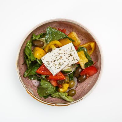 Салат греческий в White Fox Cafe по цене 775 ₽
