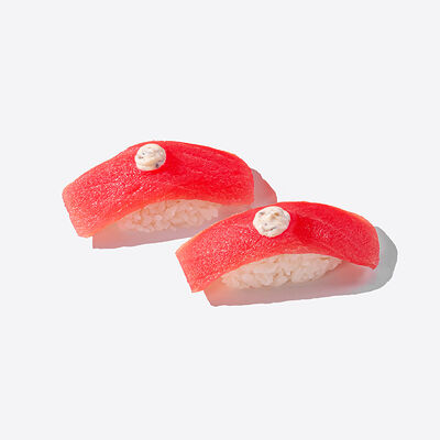 Суши с тунцом mini в Много лосося по цене 290 ₽