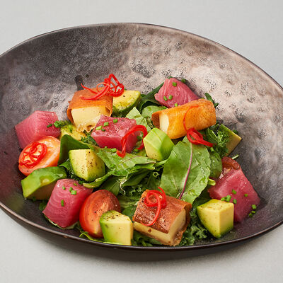 Салат с тунцом и рукколой в Mojo по цене 640