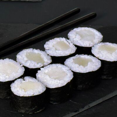 Маки с гребешком в Sushi Aura по цене 490 ₽