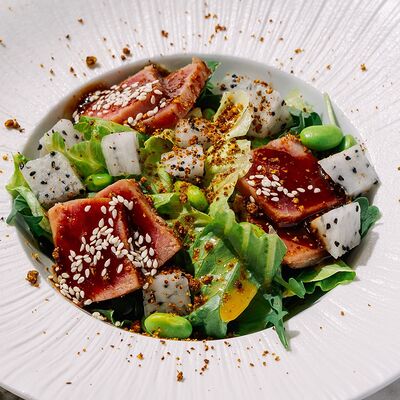 Салат с тунцом и питахайей в Завтрачная по цене 550 ₽