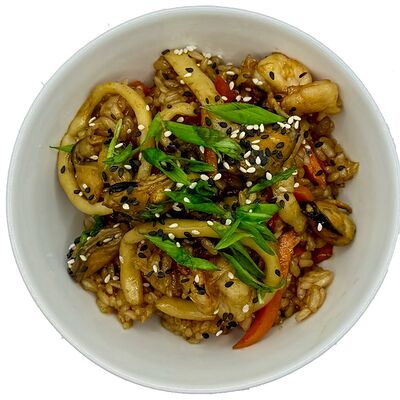 Острый вок с морепродуктами и овощами в Добрая кухня по цене 599 ₽