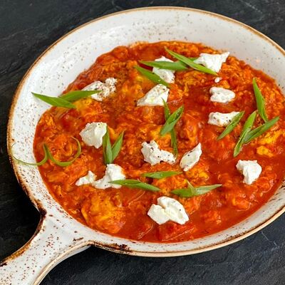 Яичница по-турецки в Berberry & ptichka по цене 599 ₽