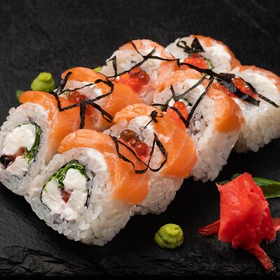 Филадельфия икура в Family Sushi по цене 445 ₽