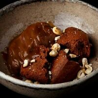 Шоколад с мисо-карамелью и орехами в Кабуки