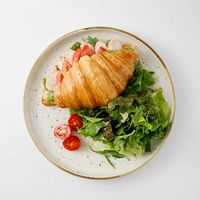 Круассан с куриной грудкой в Rabbit
