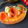 Брускетта с форелью и копченым яйцом в Cafe Seven по цене 425