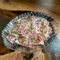 Пармская ветчина с грушей и трюфельной карамелью в Птичка