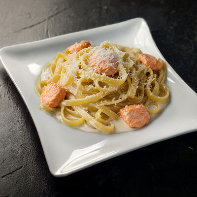 Фетучини с лососем в Шампур по цене 670 ₽