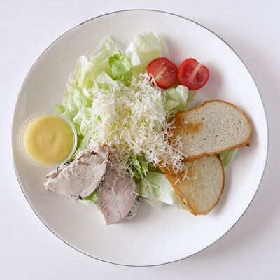 Цезарь с курицей в Уже готово по цене 220 ₽