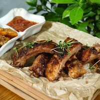 Свиные ребра BBQ в Eva bistro