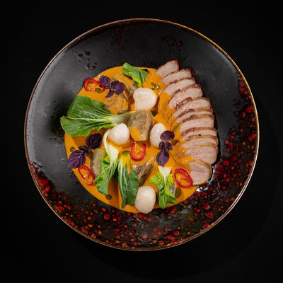Красное карри с уткой, личи и бок-чой в Black Thai по цене 1870 ₽