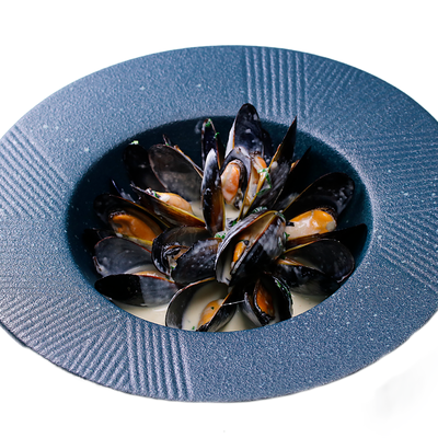 Мидии в сливочном соусе в GrU seasons по цене 990 ₽