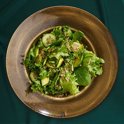 Салат с киноа и авокадо в Бали по цене 590 ₽