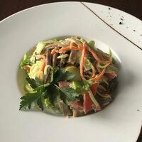 Салат с телячьим языком в Берлога