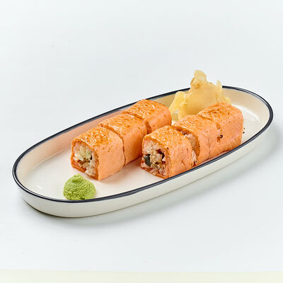 Опаленный ролл с лососем в 7:35 Заря & KitaEast по цене 750 ₽