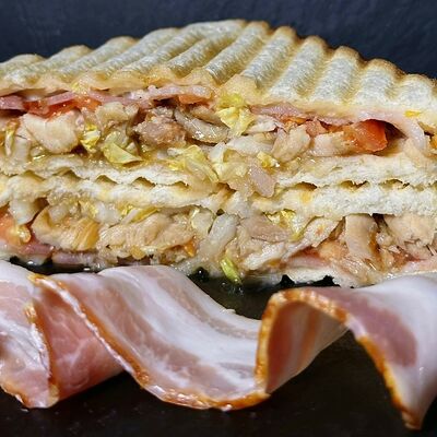 Сэндвич Чикен-бекон в Шаулинь по цене 330 ₽