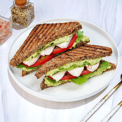 Сэндвич с индейкой и соусом песто в Магбургер & Братья Караваевы по цене 235