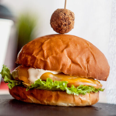 Бургер Чиз да Бол в Гастробар DOM по цене 370