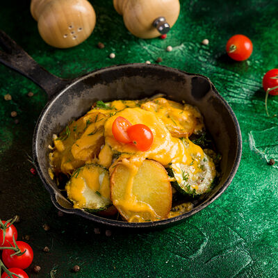 Запеченный картофель с кабачками и грибами в Авокадо по цене 775 ₽