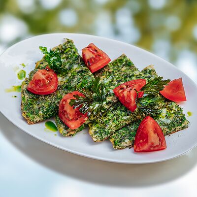 Зеленый омлет Кукю с моцареллойв APOLLO по цене 538 ₽