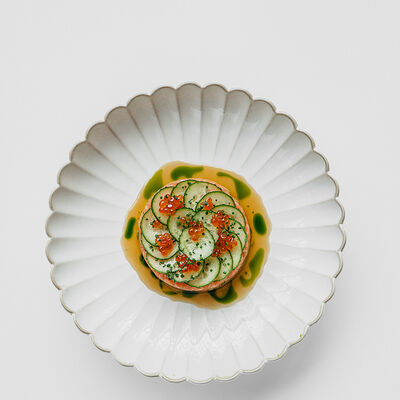 Тартара из лосося с гуакамоле и красной икрой в Клёво по цене 1520 ₽