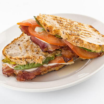 Панини капрезе с беконом в Udcкафе Upside Down Cake по цене 420 ₽