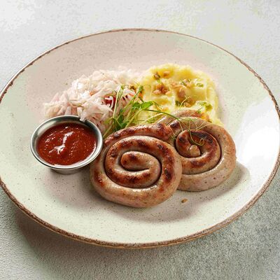 Колбаски гриль из свинины с картофельным пюре и квашеной капустой в Pitnica по цене 685 ₽