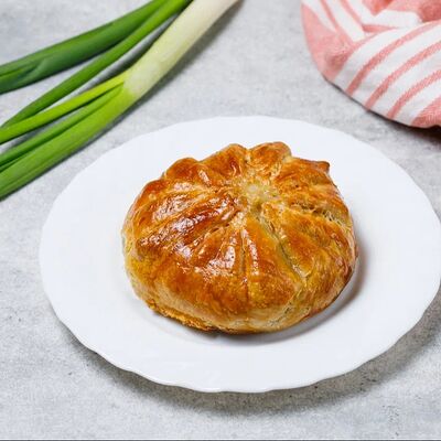 Курник в Кафе Микс по цене 200 ₽