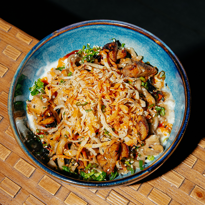 Лапша в кокосовом бульоне с курицей в Кухня Ли по цене 610 ₽