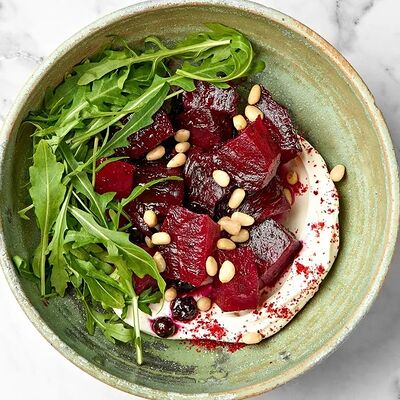 Свекла в смородиновом глейзе со сливочным кремом в Mikemolly по цене 485 ₽