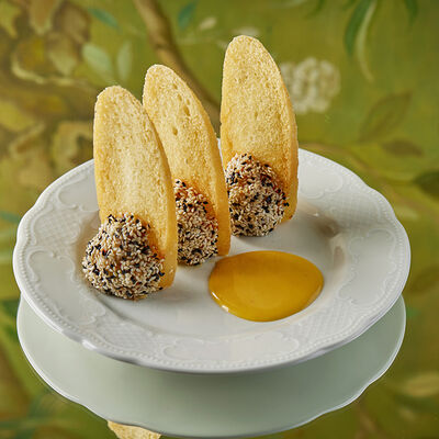 Хрустящий дим-сам с крабом и соусом манго в Turandot по цене 1600 ₽