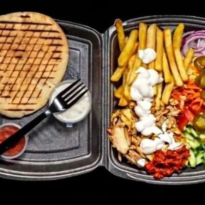 Шаурма на тарелке в Шаурма есть по цене 655 ₽