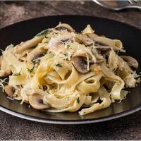 Феттуччине с курицей и грибами в Панорама
