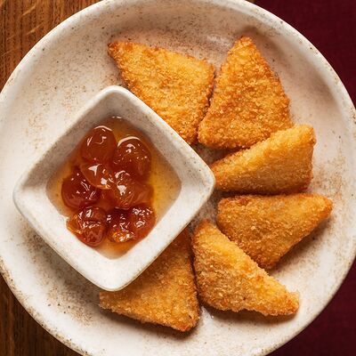 Жареный сыр с вареньем из белой черешни в Мараули по цене 410 ₽