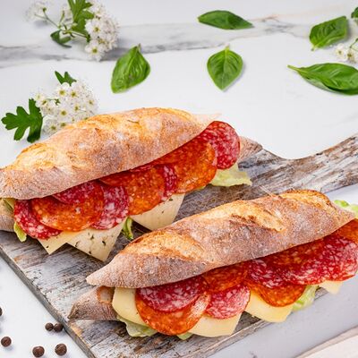 Багет с салями и пеперони в Круассан-кафе по цене 360 ₽