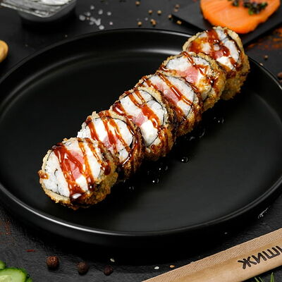 Горячий ролл с тунцом в Жиши суши по цене 307 ₽