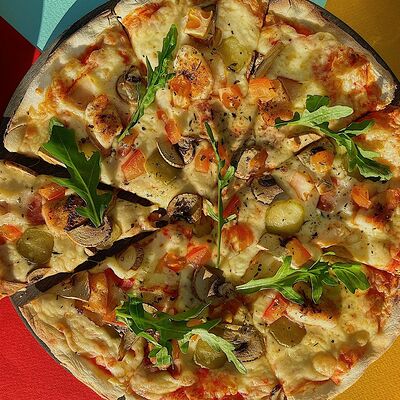 Пицца Ассорти в Kamareka по цене 450 ₽