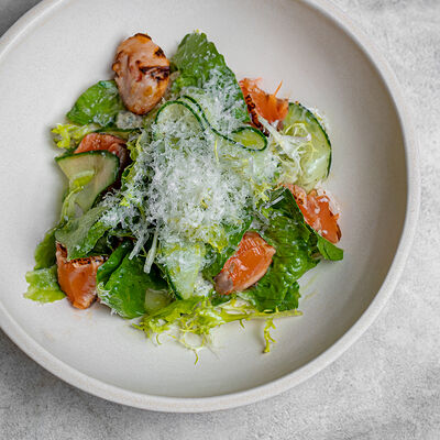 Филе лосося, соус тартар, микс зеленых листьев в 19 по цене 1287 ₽