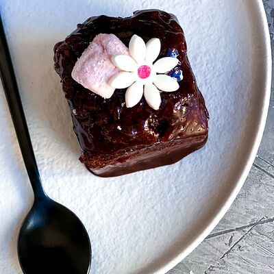 Шоколадно-вишневый кекс в Tortterry по цене 125