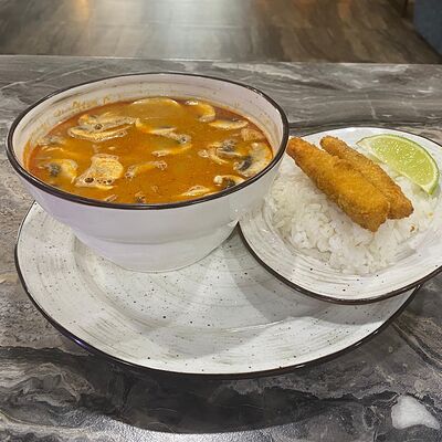 Том Ям с лососем в Суши-бар Макото по цене 1100 ₽